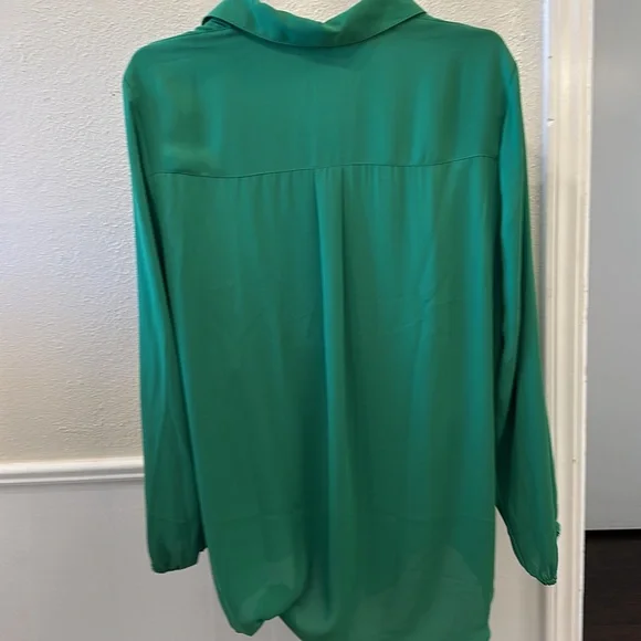 Beautiful green Anne Klein blouse - Picture 3 of 3